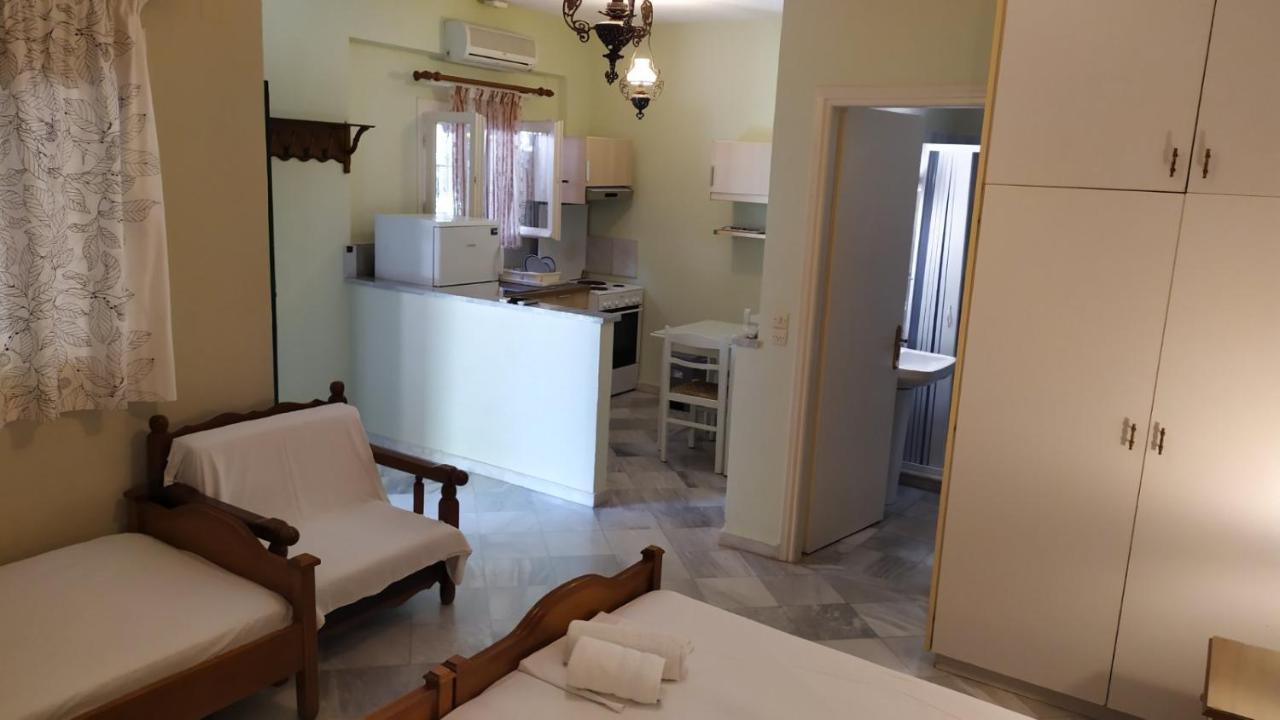 Grivas Apartments Sívota Quarto foto